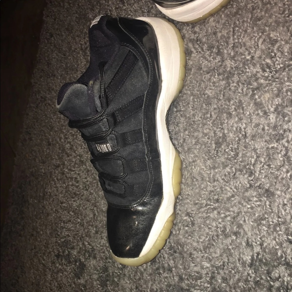 Jordan 11 - Picture 2 of 4